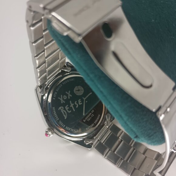 Rare Betsy Johnson Sheep watch with Pink Dial. - Picture 3 of 3